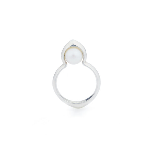 Coco ring silver with white pearl by Hyrv