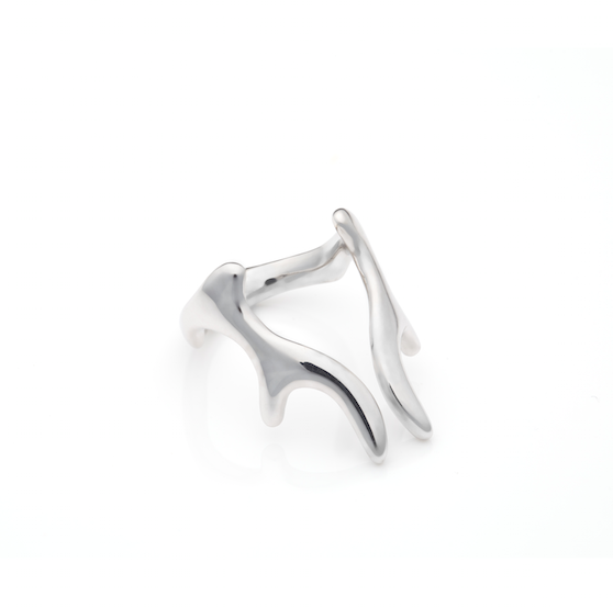 antler medium ring by Hyrv