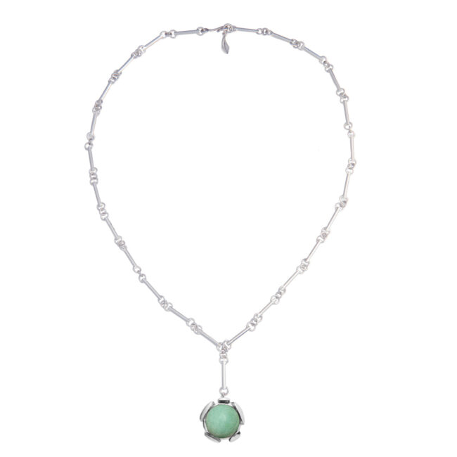 Elegant green necklace