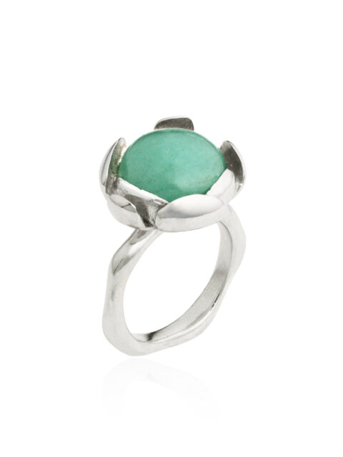 Elegant green large ring