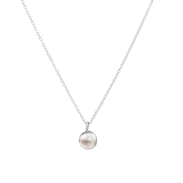 Elegant pearl pendant