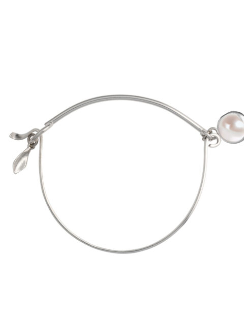 Elegant Blossom bracelet with freshwater pearl by Hyrv