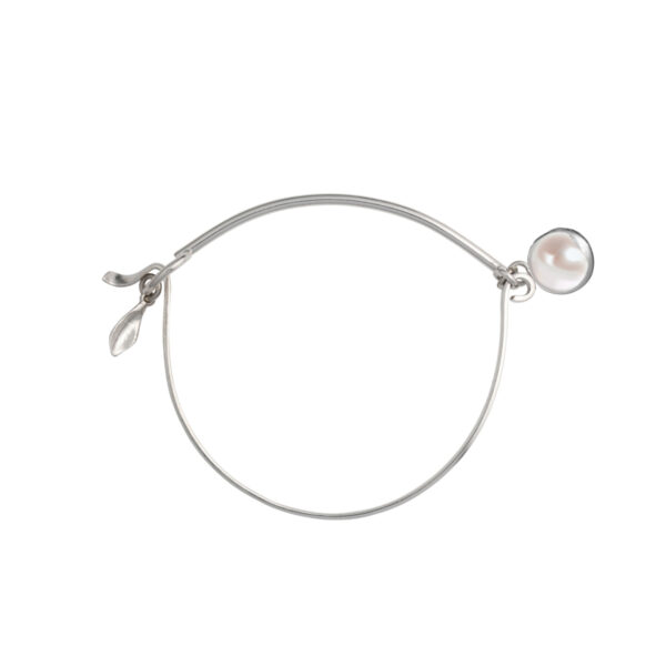 Elegant Blossom bracelet with freshwater pearl by Hyrv