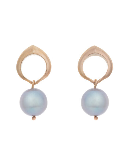 Coco earrings golden with grey pearl by Hyrv