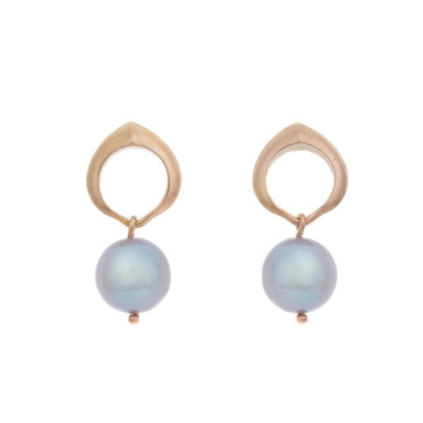 Coco earrings golden with grey pearl by Hyrv