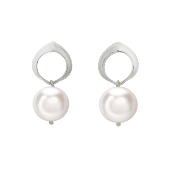 Coco earrings silver with white pearl by Hyrv