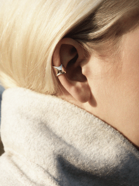 Pebble silver ear cuff by Hyrv